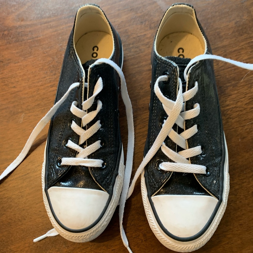 Converse Chuck Taylor All Star Classic - worn once - size 6